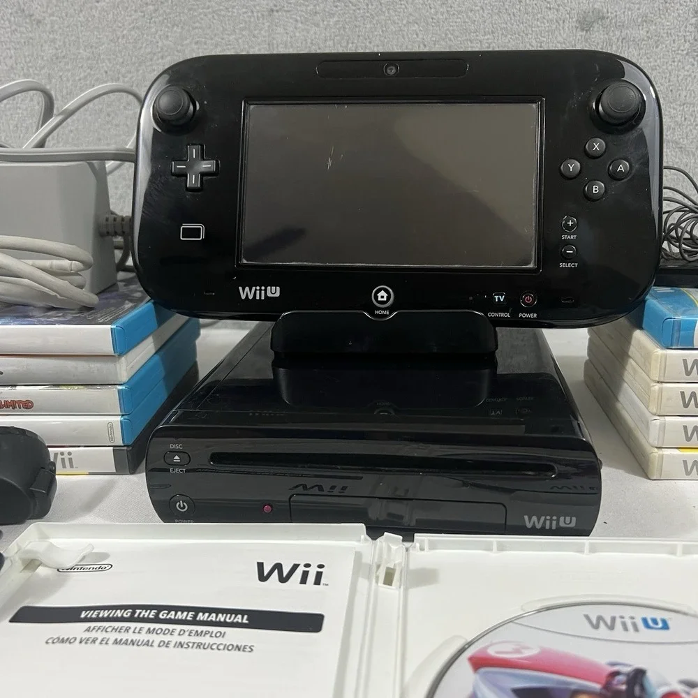 Nintendo Wii U Console 32GB Black Set + 11 Games Mario Kart 8 Super Smash Bros